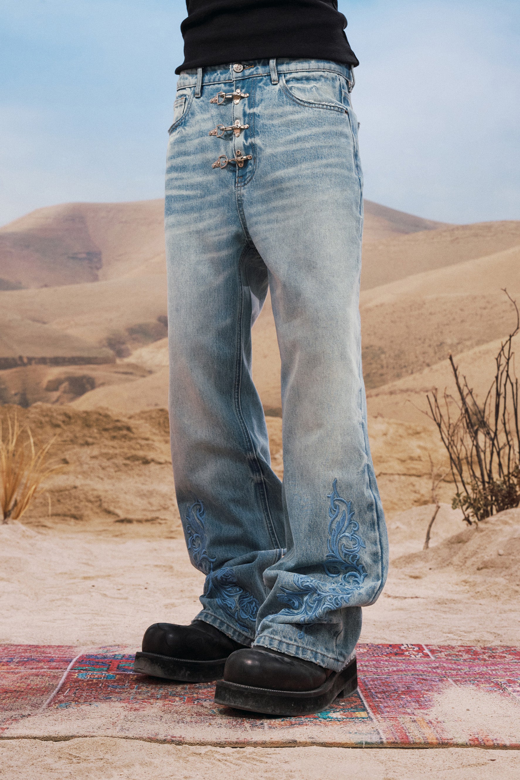 BAROQUE GALLERIA デニムパンツ　ビーズ MEDM CRYSTAL EMBELLISHED JEANS – Baroque Galleria